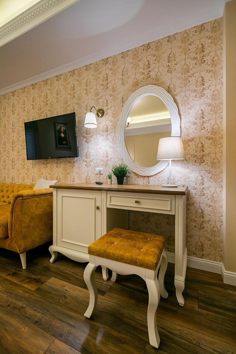 Legacy Hotel image