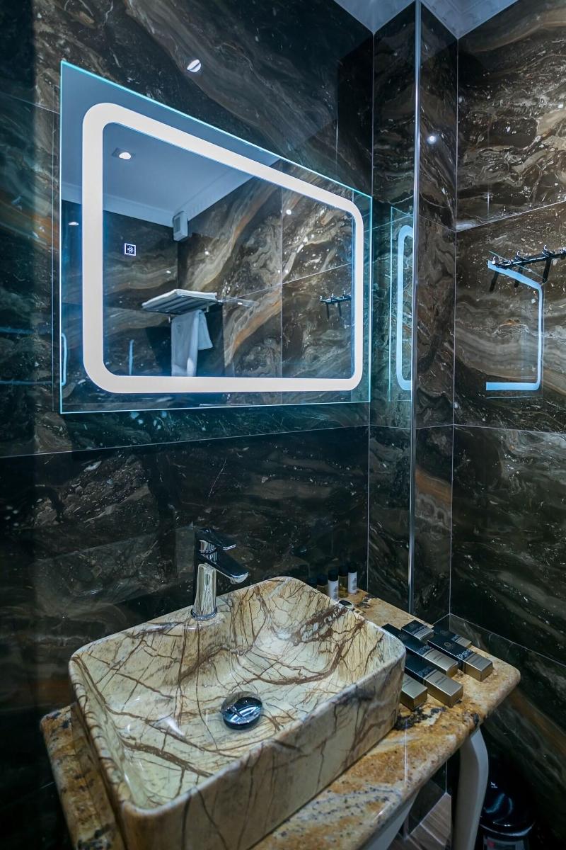 Legacy Hotel image