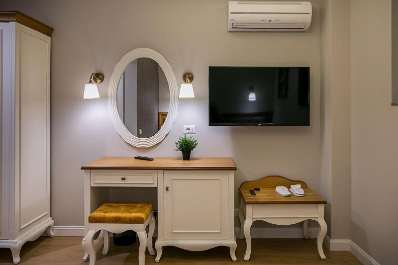 Legacy Hotel image