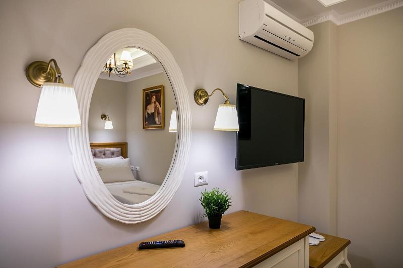Legacy Hotel image
