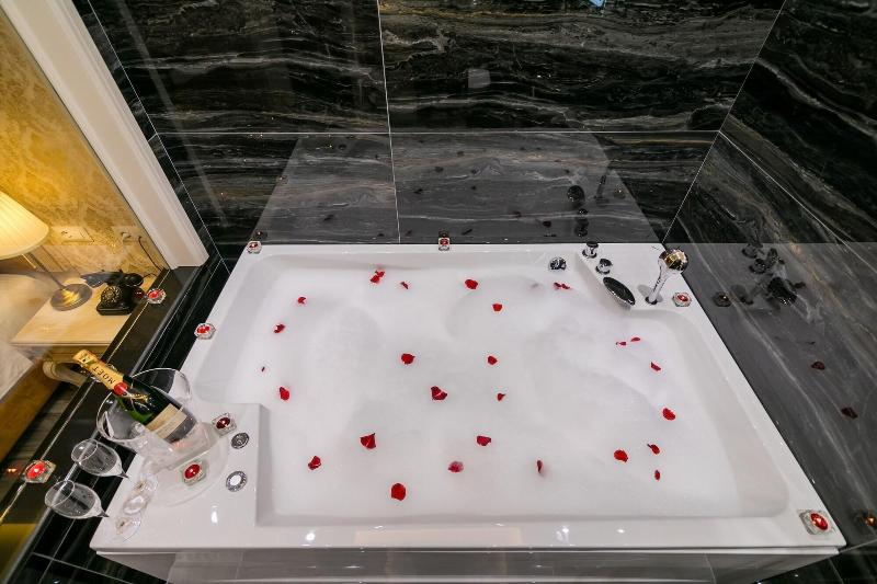Legacy Hotel image