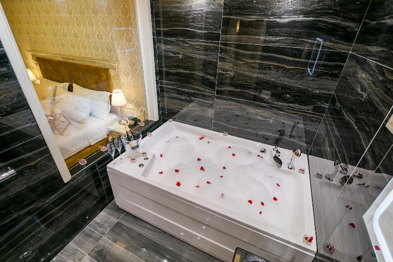 Legacy Hotel image