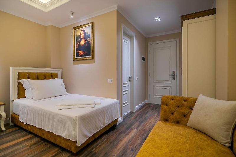 Legacy Hotel image