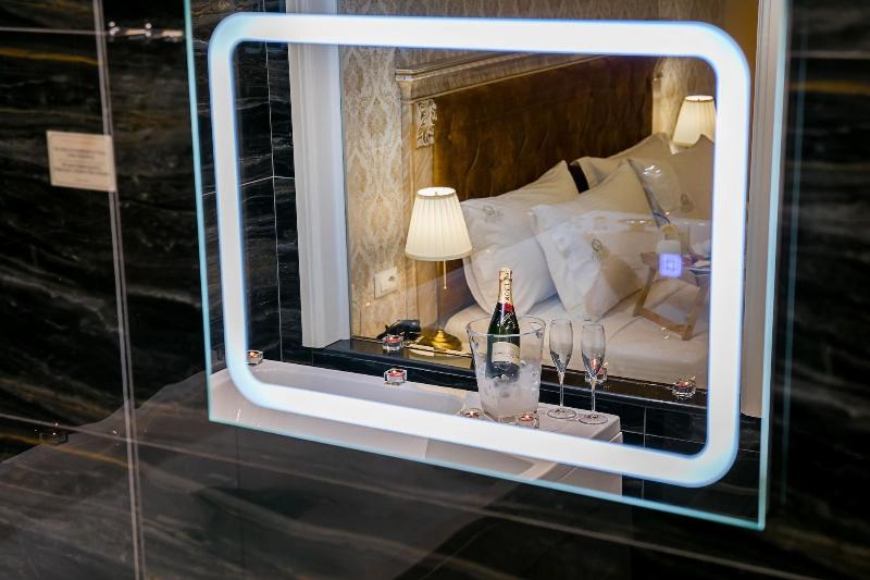 Legacy Hotel image