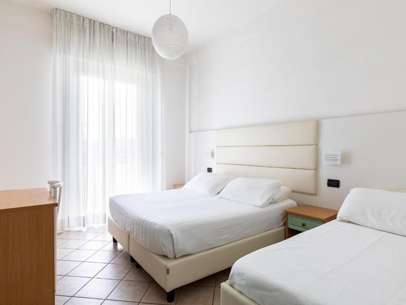 Hotel Palos image
