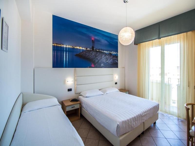 Hotel Palos image