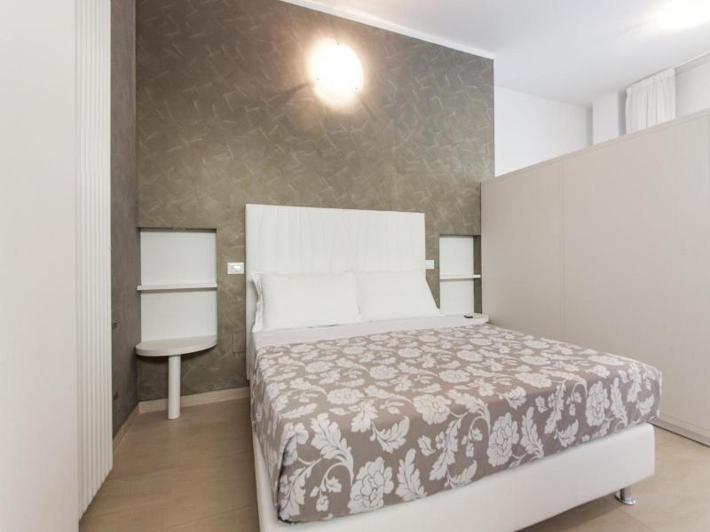 Hotel Palos image