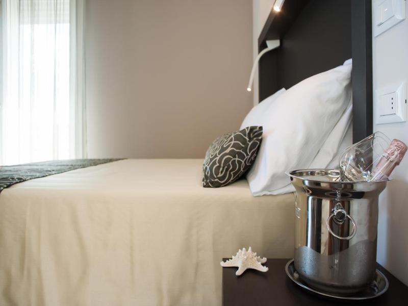 Hotel Palos image