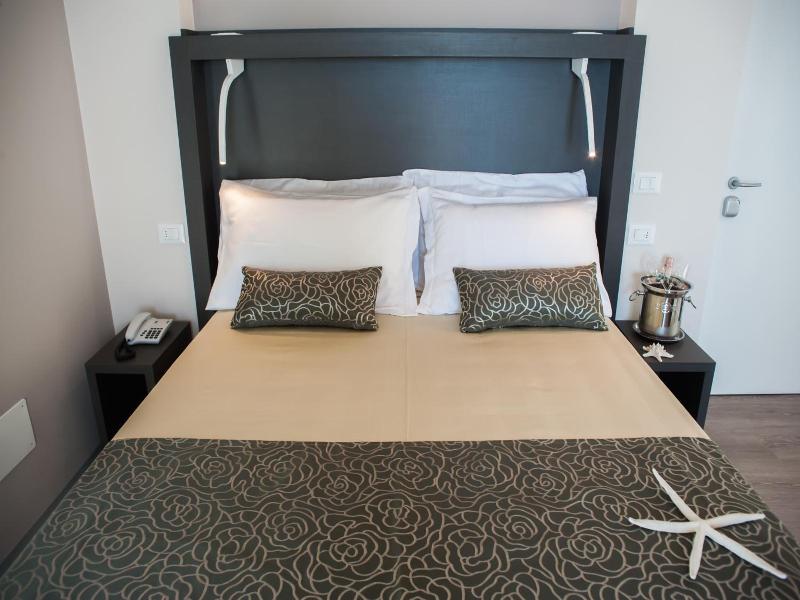Hotel Palos image