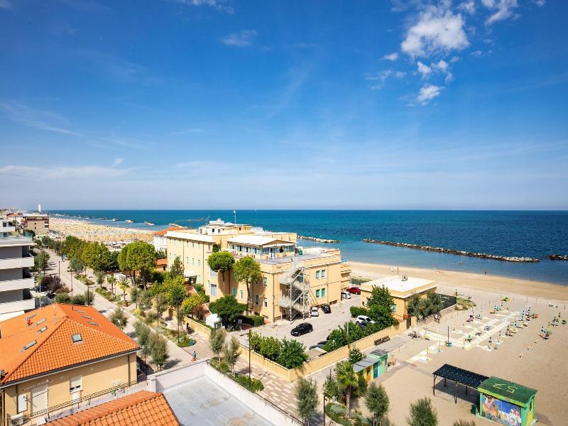 Hotel Palos image