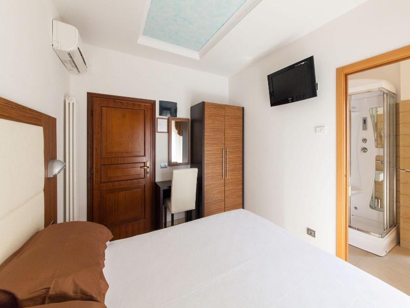 Hotel Palos image
