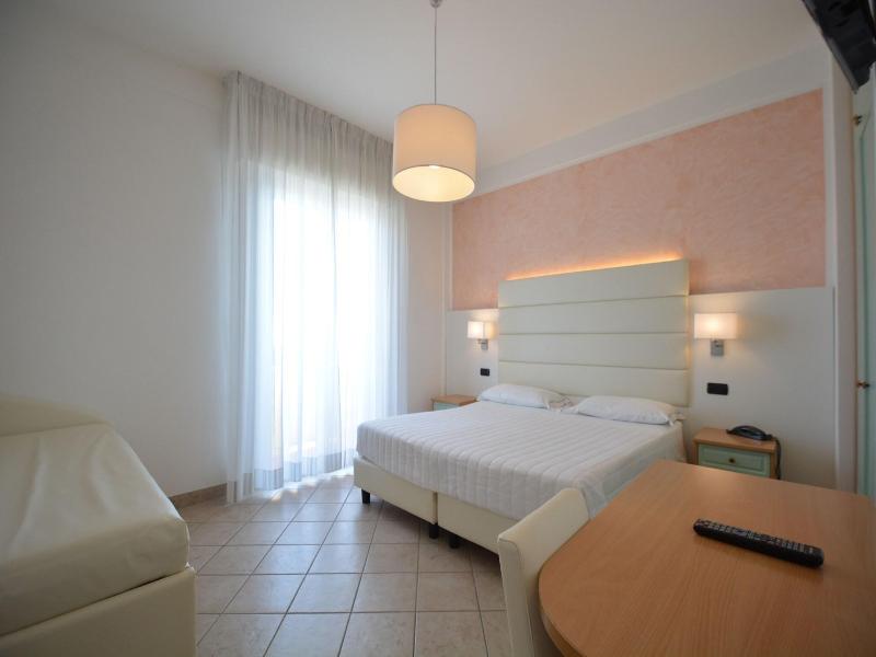 Hotel Palos image