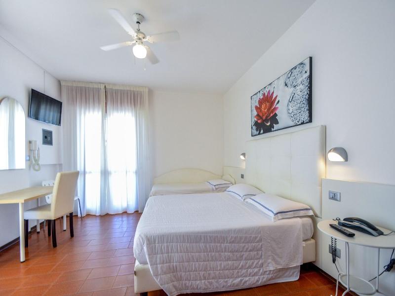 Hotel Palos image