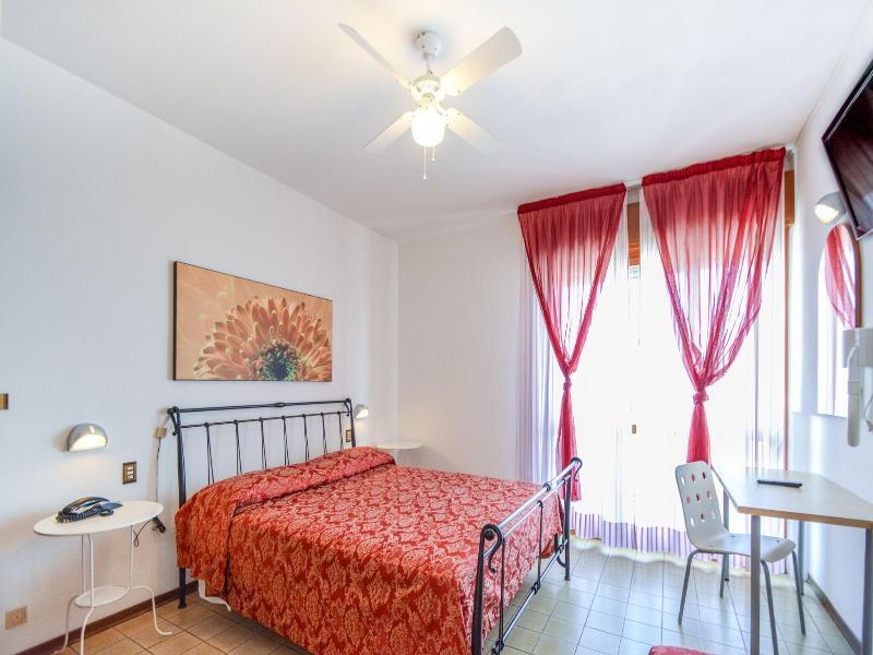 Hotel Palos image