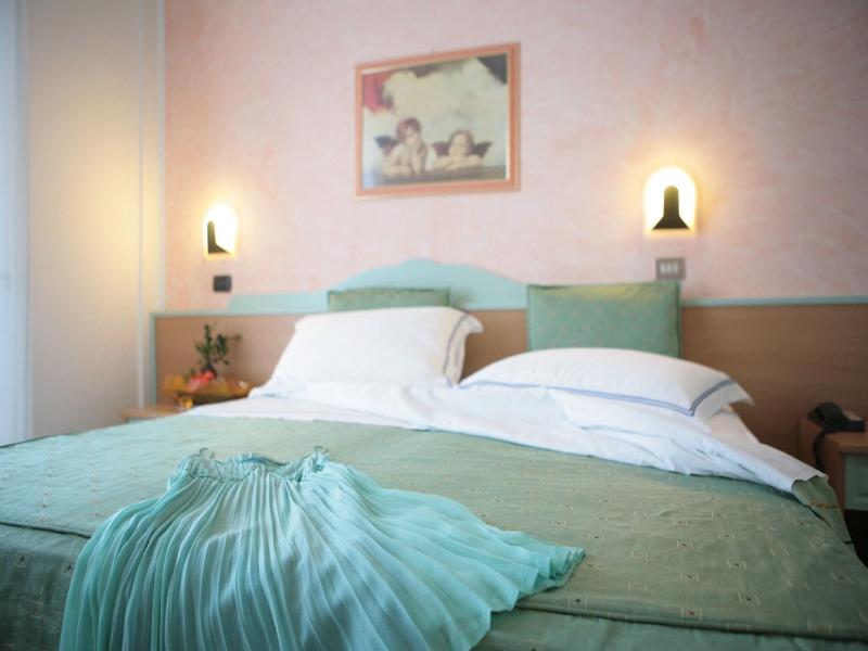 Hotel Palos image