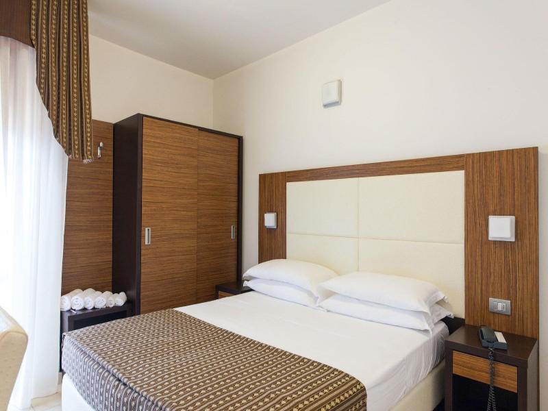 Hotel Palos image