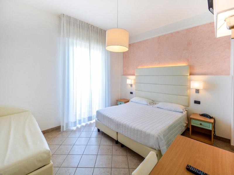 Hotel Palos image