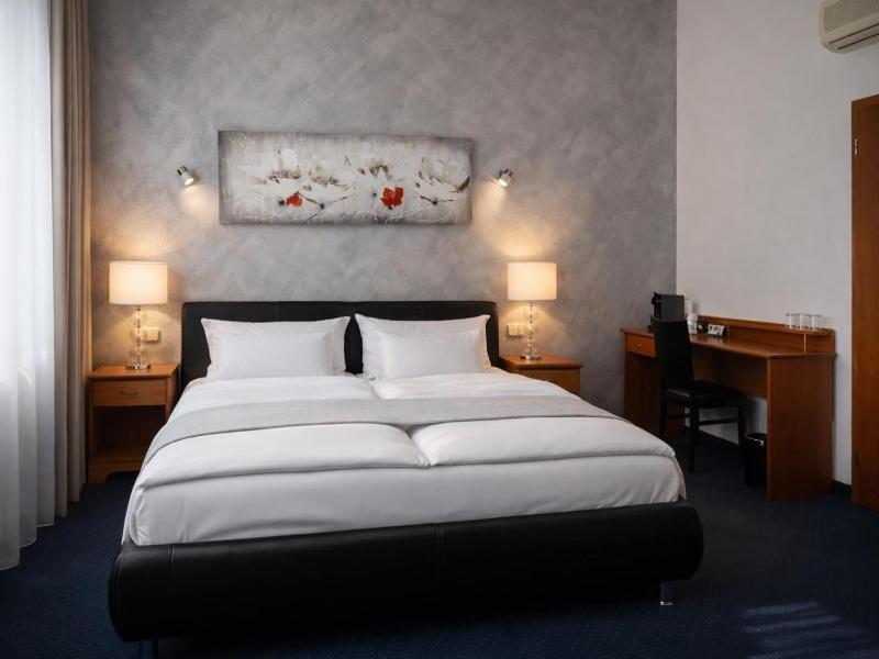 Hotel Pawlovnia image