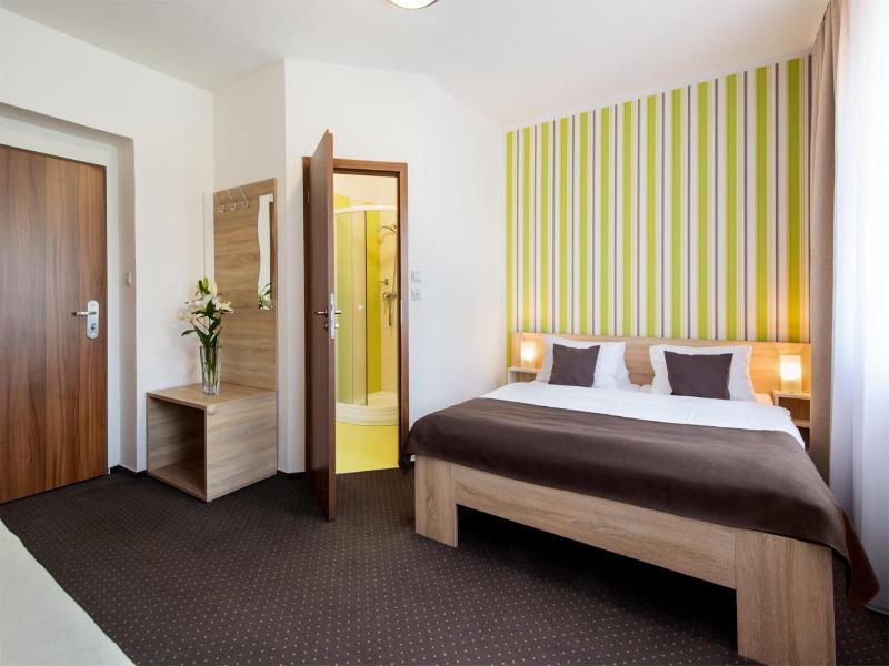 Hotel Bon image