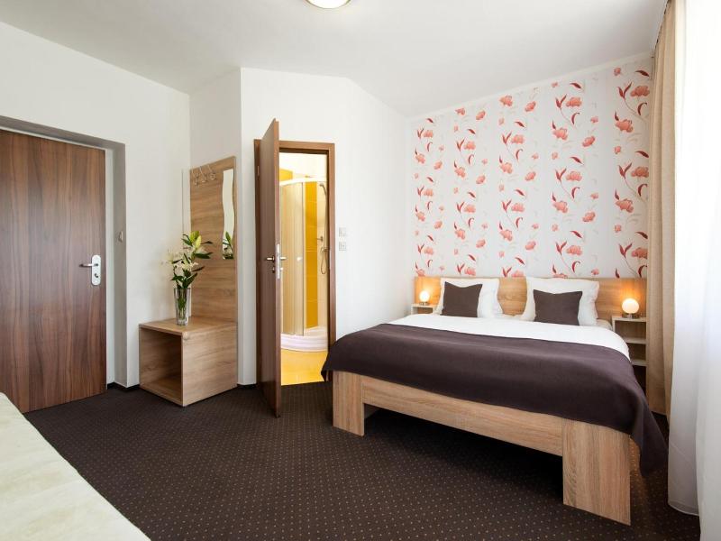 Hotel Bon image