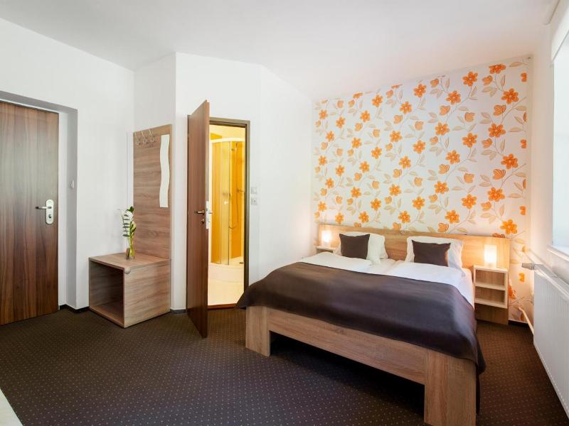 Hotel Bon image
