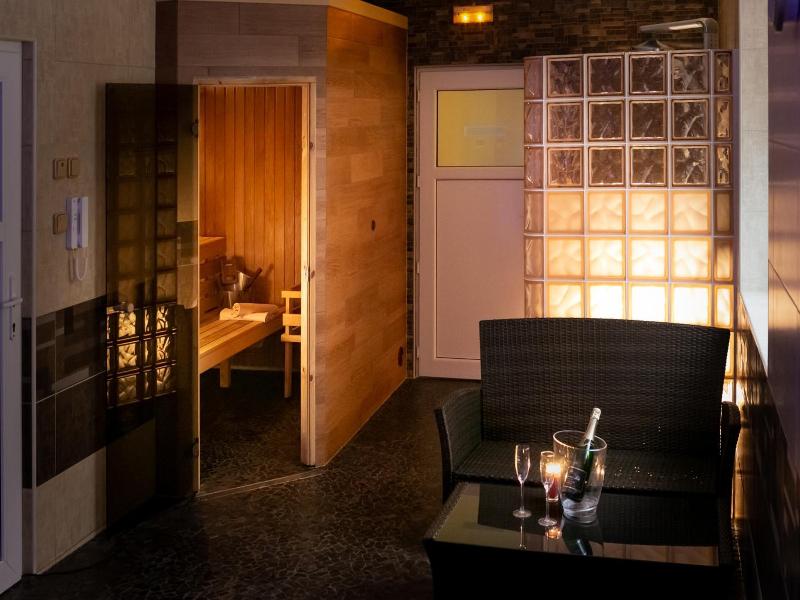 Hotel Bon image