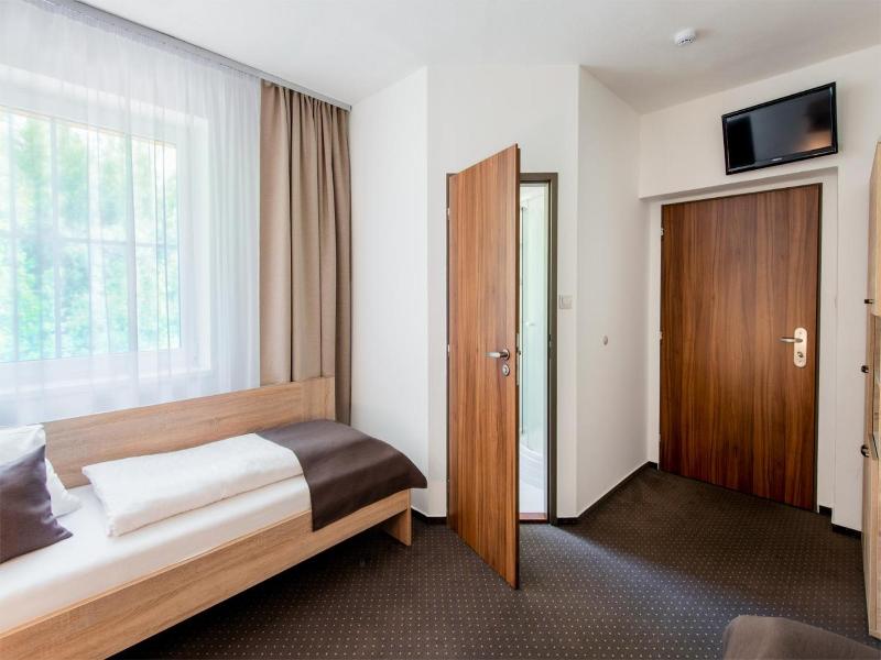 Hotel Bon image