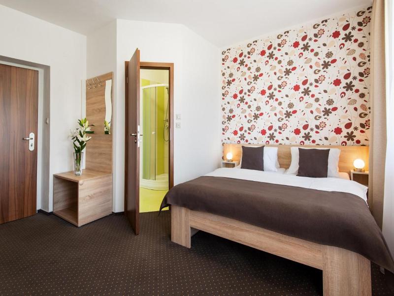 Hotel Bon image
