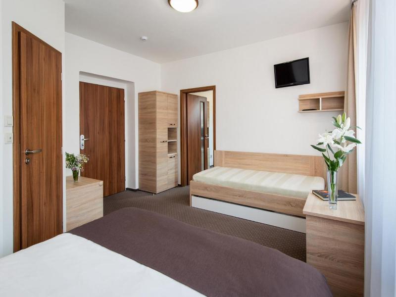 Hotel Bon image