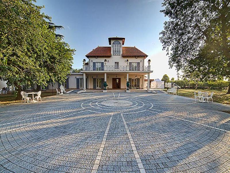 Villa Strampelli image