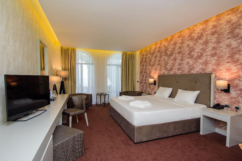 The Grand Gloria Hotel image