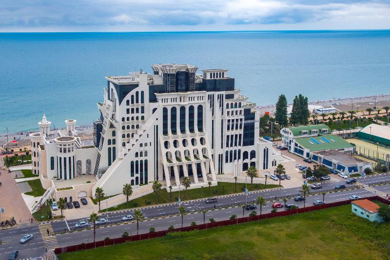 The Grand Gloria Hotel image