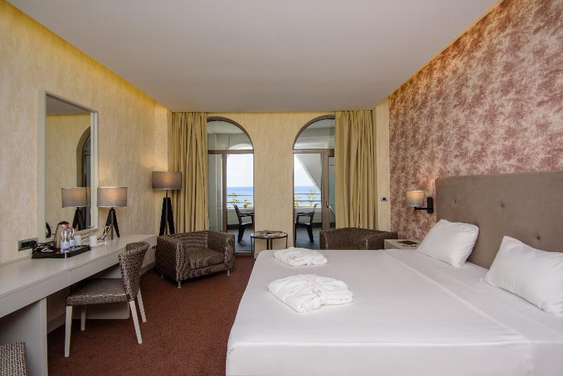 The Grand Gloria Hotel image