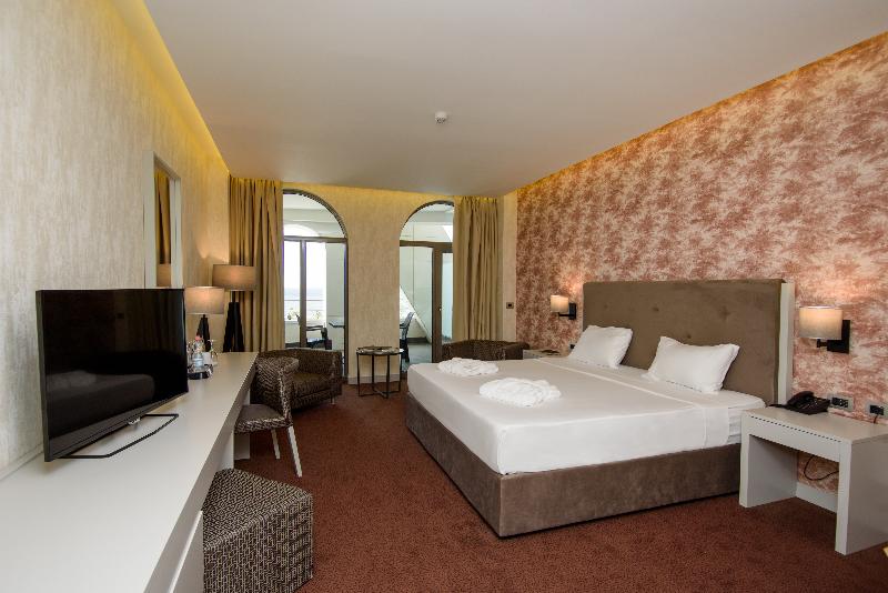 The Grand Gloria Hotel image