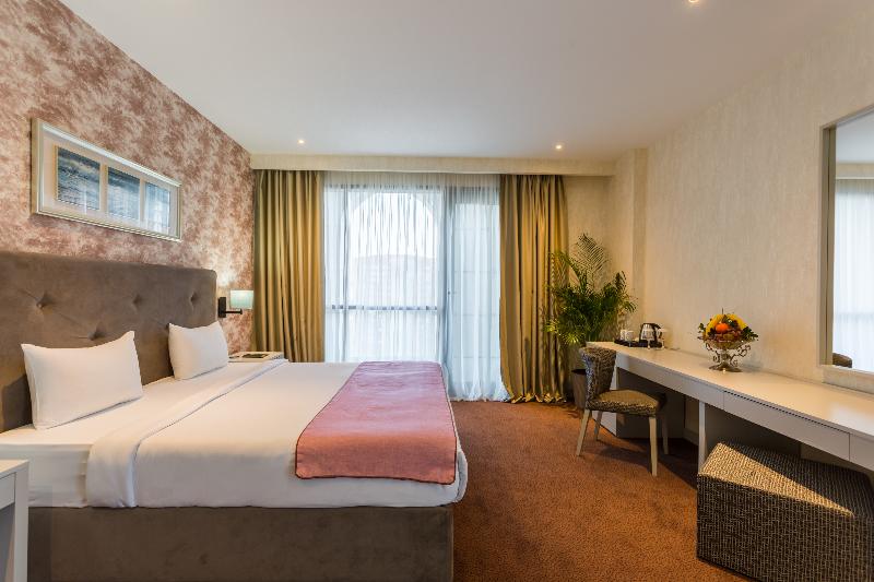 The Grand Gloria Hotel image