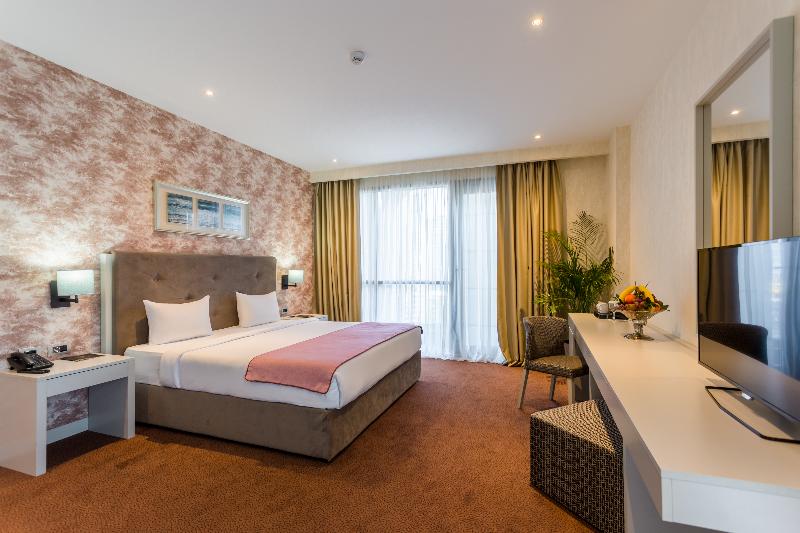 The Grand Gloria Hotel image
