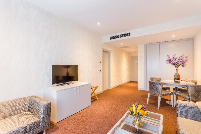 The Grand Gloria Hotel image