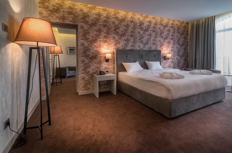 The Grand Gloria Hotel image