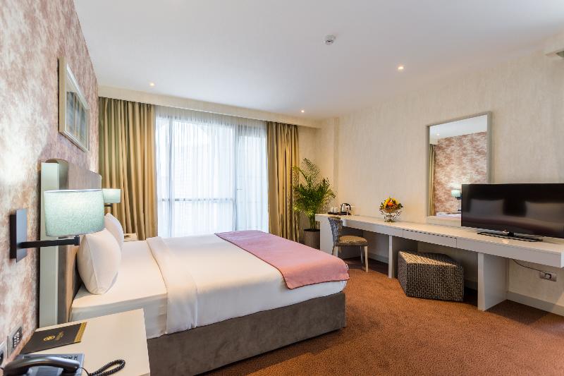 The Grand Gloria Hotel image