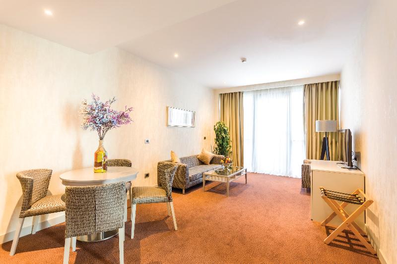The Grand Gloria Hotel image