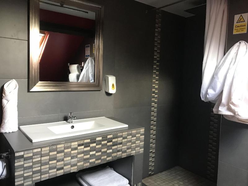Bennetts Hotel image