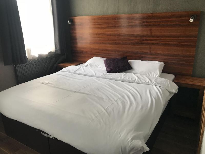 Bennetts Hotel image