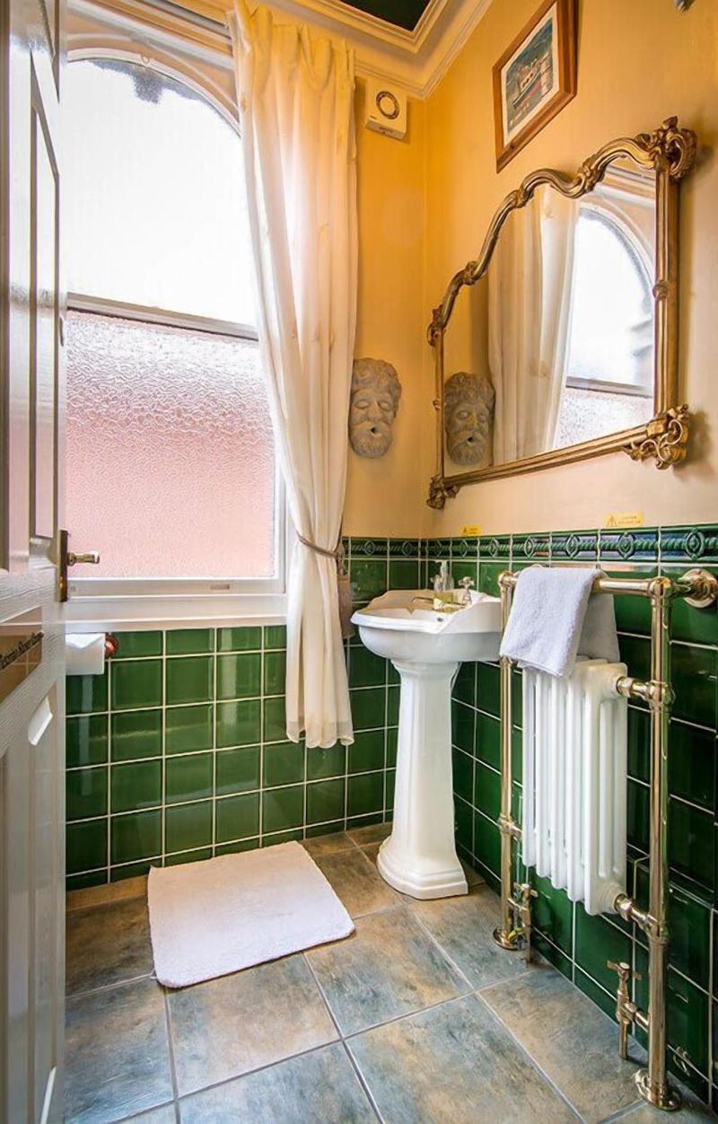 Creston Villa Guest House image