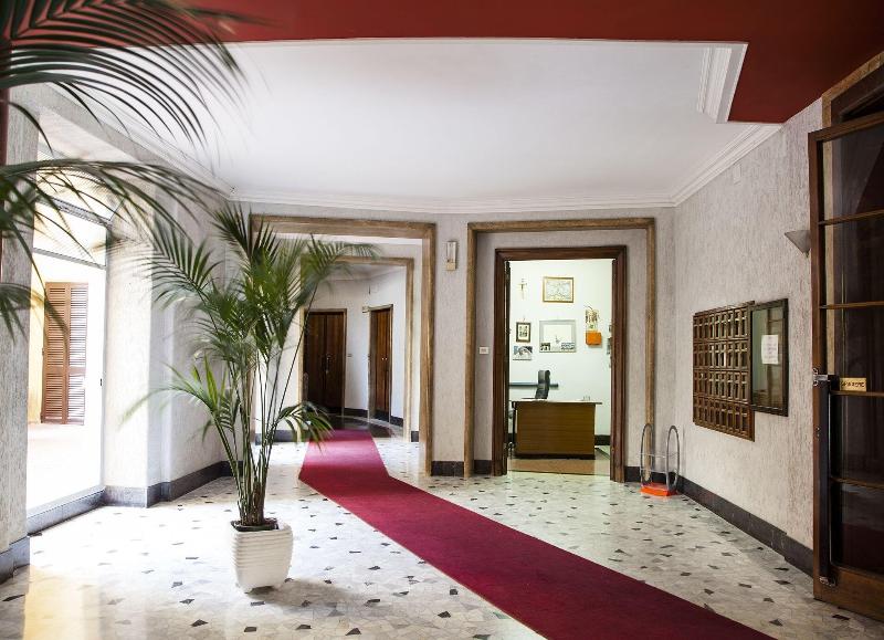 Vatican Cozy Rooms & Apartments 3
