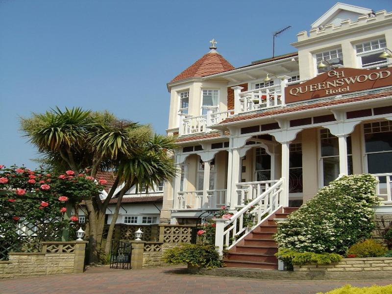 Queenswood Hotel image