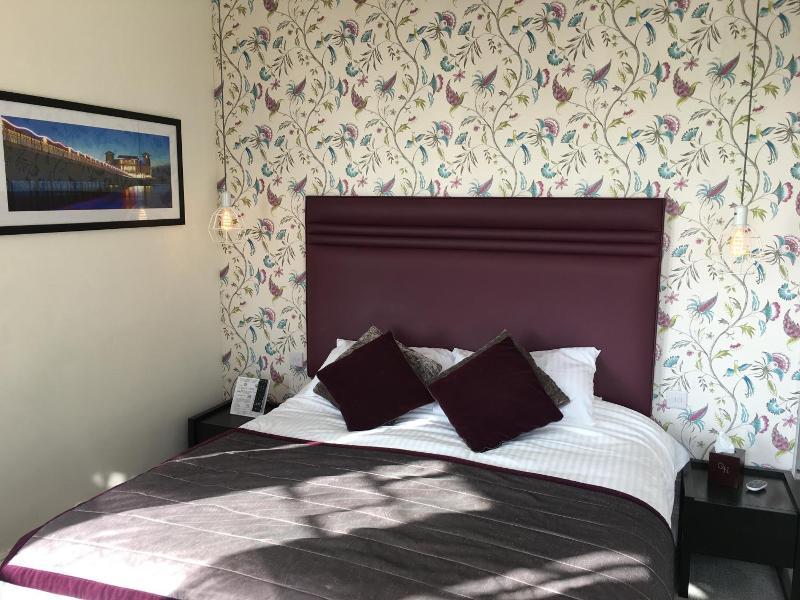 Queenswood Hotel image