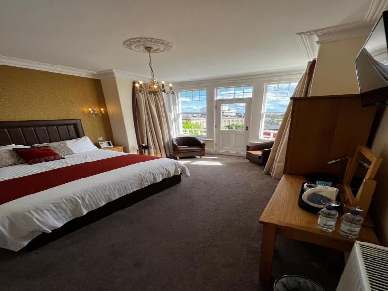 Queenswood Hotel image
