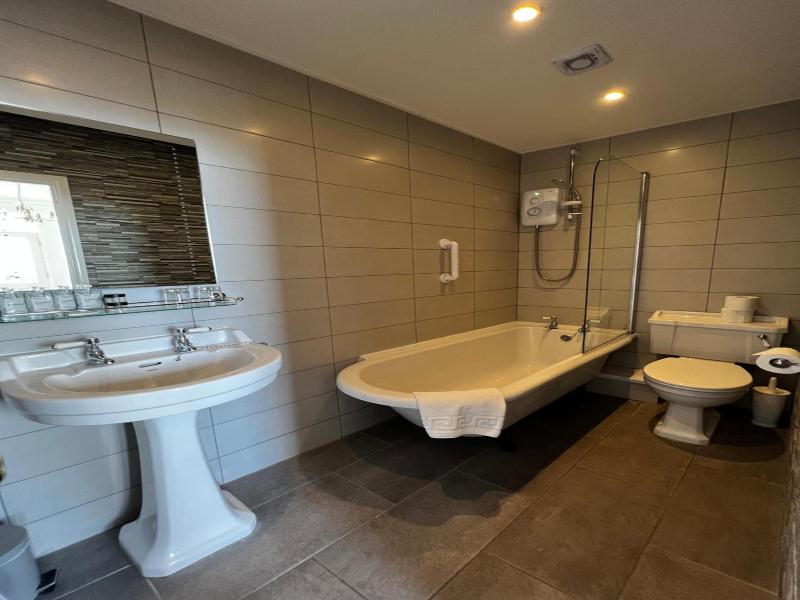 Queenswood Hotel image