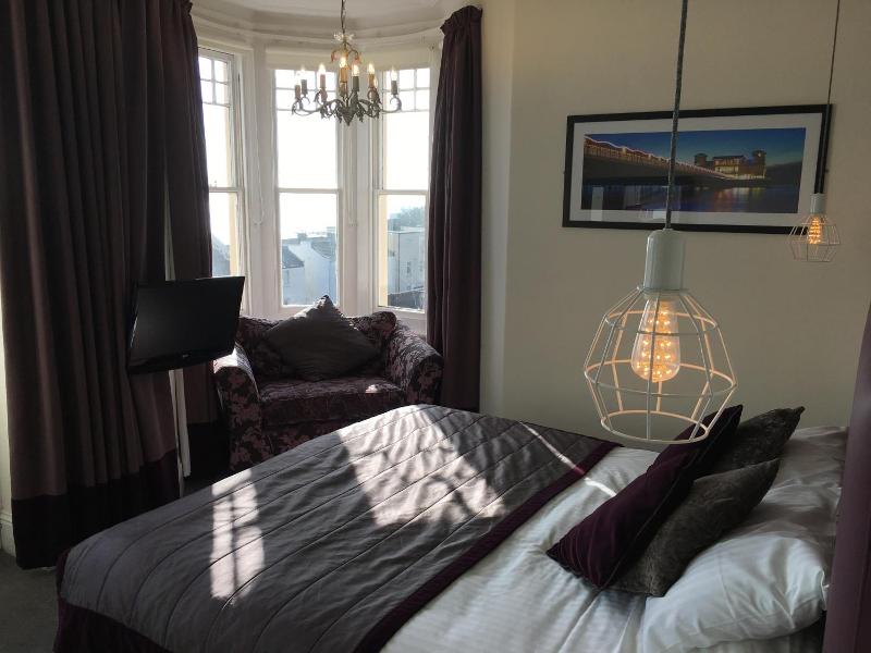 Queenswood Hotel image