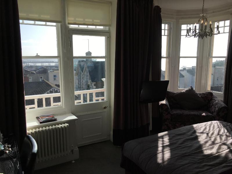 Queenswood Hotel image